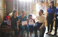 Tập đoàn Dầu khí VN trao học bổng tại huyện Nam Trà My