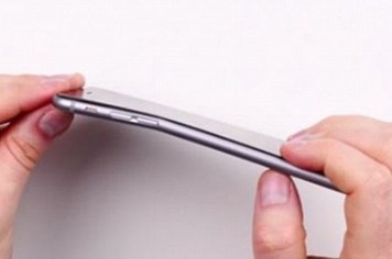 iPhone 6 Plus khiến tín đồ Apple tức giận sôi sục vì cong vênh, biến dạng chỉ sau vài ngày mua