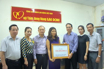 Công Đoàn Công Thương Việt Nam ủng hộ 200 triệu đồng đến đồng bào Miền Trung bị bão lũ
