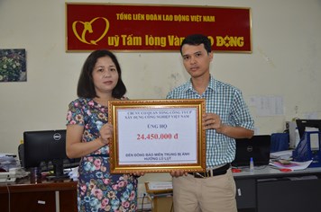 Cơ quan Tổng Công ty CP Xây dựng Công nghiệp Việt Nam ủng hộ hơn 24 triệu đồng đến đồng bào miền Trung