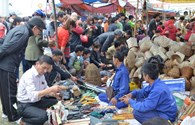 Kẹt cứng ở phiên chợ Viềng “bán rủi mua may“
