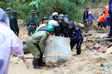 Toản cảnh trận mưa lớn kỷ lục tàn phá Quảng Ninh
