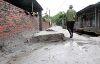 Thảm họa bùn đất trùm xuống gần trăm hộ dân Mông Dương