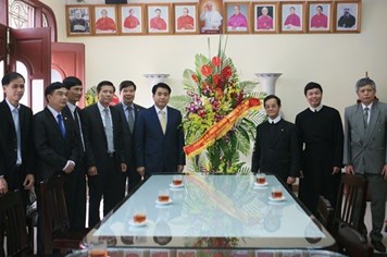Chủ tịch UBND TP.Hà Nội chúc mừng Giáng sinh giáo xứ Thái Hà