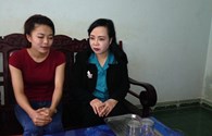 Bộ trưởng Bộ Y tế Nguyễn Thị Kim Tiến thăm hỏi gia đình bệnh nhân bị cưa chân