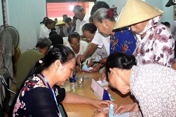 Quảng Bình: Ngư dân nô nức đến sớm tại các điểm bầu cử