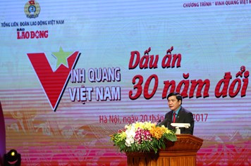 Chủ tịch TLĐLĐVN vinh danh 30 tập thể, cá nhân tại Chương trình “Vinh quang Việt Nam - Dấu ấn 30 đổi mới” 