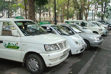 Hàng trăm lái xe taxi Mai Linh lãn công đòi nợ lương