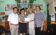 Quỹ Tấm lòng vàng Lao Động thăm và trao 15 triệu đồng đến bố mẹ cảnh sát biển tại Hải Dương