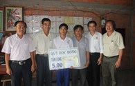 Trao học bổng Tấm lòng vàng - Đại Nam cho học sinh nghèo hiếu học tại Tiền Giang