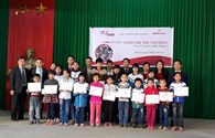 Trao 19 suất học bổng tới học sinh hiếu học Lạng Giang