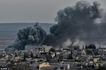 Liên quân Mỹ không kích Syria khiến 80 người liên quan IS thiệt mạng