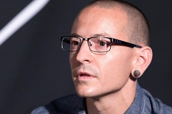 Ca sĩ Chester Bennington nhóm nhạc rock Linkin Park qua đời ở tuổi 41
