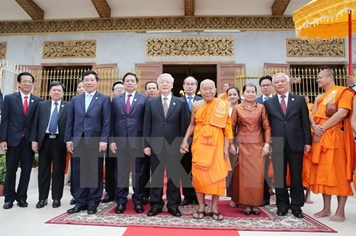 Tổng Bí thư Nguyễn Phú Trọng thăm 2 Đại Tăng thống Campuchia