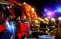 Hiện trường thảm khốc vụ xe khách đâm vào đường hầm ở Trung Quốc