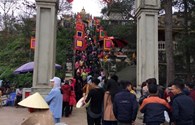 Thanh Hoá: Du khách chen chân đi lễ đền Độc Cước