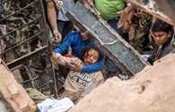 Toàn cảnh cứu hộ từ đống đổ nát kinh hoàng sau động đất ở Nepal