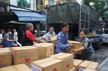 Nhà xuất bản Giáo dục Việt Nam ủng hộ 10.000 quyển vở đến chương trình “Cùng em đến trường”
