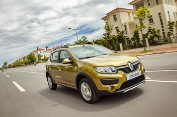 Mổ xẻ SUV Pháp nhập Nga giá 620 triệu vừa về Việt Nam