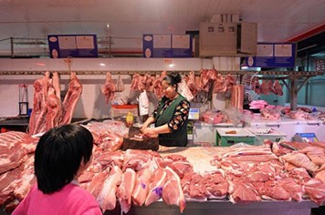 Cung tăng cao, giá thịt lợn tại Trung Quốc giảm 5 tháng liên tiếp
