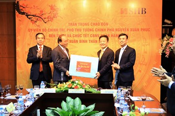 Phó Thủ tướng Nguyễn Xuân Phúc xông đất ngân hàng đầu xuân