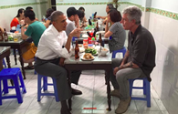 Quán bún chả đông nghịt khách sau bữa tối của Tổng thống Obama