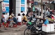 Bùng phát tái chiếm vỉa hè, lòng đường tại Hà Nội