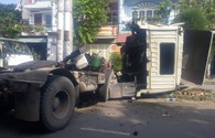 Nóng nhất Sài Gòn: Bất ngờ lao vào trụ điện, tài xế container tử vong