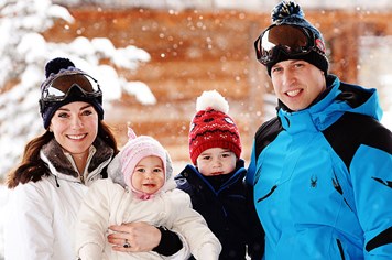 Ngắm bộ ảnh tuyệt đẹp gia đình Công nương Kate trượt tuyết