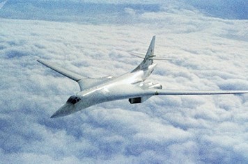 Cuộc đấu của những người khổng lồ Nga-Mỹ: Tu-160 và B-1B