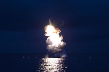 Mỹ theo dõi bước tiến chưa từng có của tên lửa tàu ngầm Triều Tiên