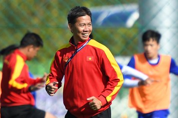 HLV Hoàng Anh Tuấn tái xuất trên “ghế nóng” U18 Việt Nam