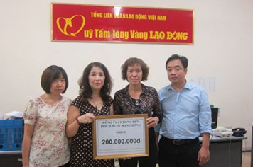 Gần 831 triệu đồng ủng hộ đồng bào Miền Trung
