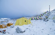 Tìm thấy 100 thi thể ở Nepal bị chôn vùi dưới tuyết sau động đất