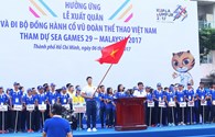 Hàng ngàn người “phủ xanh” phố đi bộ cổ vũ Đoàn Thể thao Việt Nam