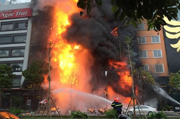 Lộ ra sai phạm khi để xảy ra cháy chết 13 người tại quán Karaoke trên phố Trần Thái Tông