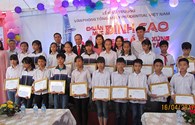 Prudential trao tặng 20 suất học bổng cho trẻ em nghèo tại Thanh Oai