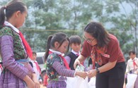 Quỹ XHTT Tấm lòng Vàng: Mang áo ấm đến học sinh vùng cao