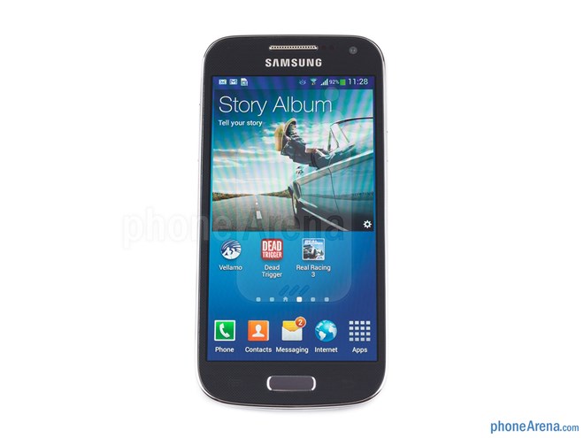 Galaxy S4 Mini Plus được trang bị màn hình 4,3 inch Super AMOLED độ phân giải qHD