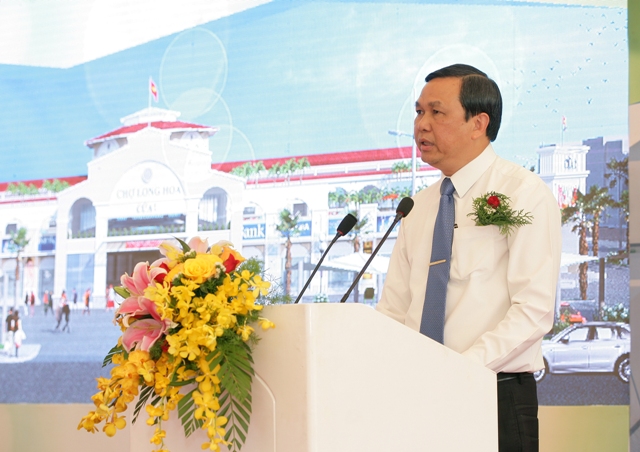 Phó Chủ tịch UBND tỉnh Tây Ninh Dương Văn Thắngphát biểu tại lễ khởi công xây dựng chợ Long Hoa.