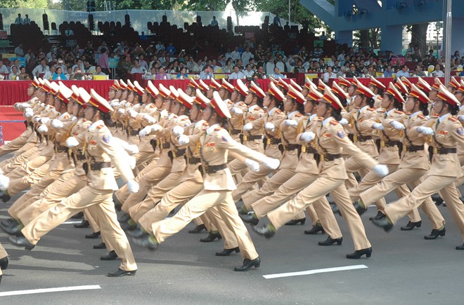 Lực lượng CSGT tham gia diễu hành qua khán đài