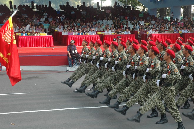 Lính dù, một lực lượng mới của QĐNDVN lần đầu tiên tham dự lễ diễu hành
