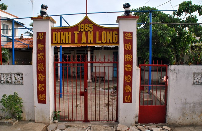Đình thần được thành lập 1965 mang tên Đình Tân Long.