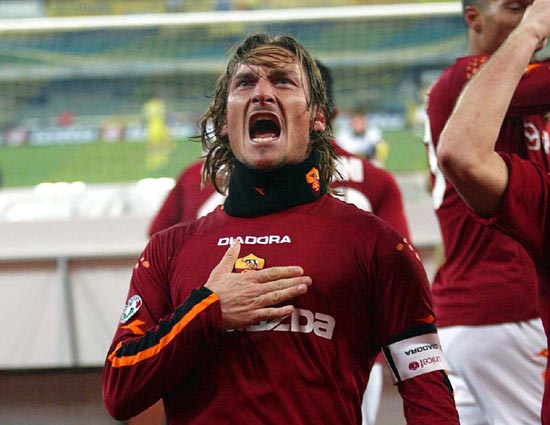 Dù Roma có sa sút nhưng Totti vẫn kiên quyết ở lại để cống hiến. Ảnh: Getty.
