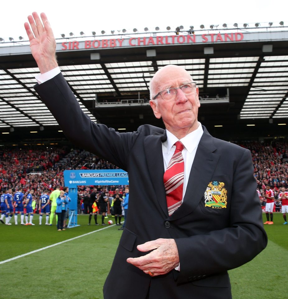 Sir Bobby Charlton được M.U vinh danh bằng cách lấy tên ông để đặt cho một khán đài tại sân Old Trafford. Ảnh: Getty.