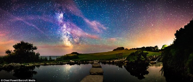 Các điều kiện hoàn hảo để có những bức ảnh này là một bầu trời đêm không trăng -Chad Powell , tác giả của bộ ảnh cho biết.