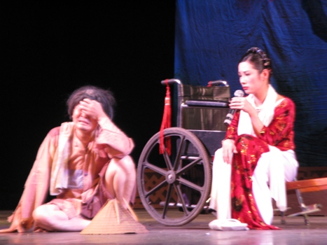 Hình ảnh Thanh Thanh Hiền và Xuân Hinh trong vở diễn Người ngựa, ngựa người.
