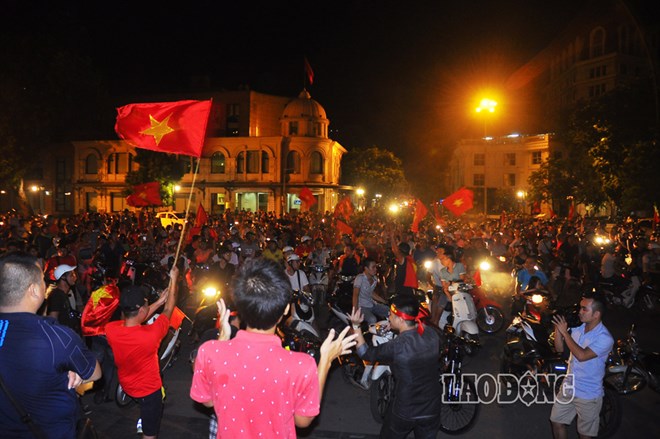 Đã từ rất lâu rồi người hâm mộ bóng đá Việt Nam mới có được cảm giác sung sướng, đê mê trong men say chiến thắng nhưđêm qua khi chứng kiến U19 Việt Nam thi đấu.