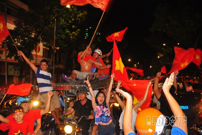 Đã từ rất lâu rồi người hâm mộ bóng đá Việt Nam mới có được cảm giác sung sướng, đê mê như thời gian gần đây khi chứng kiến đội bóng của đất nước thi đấu.