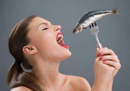 Bạn nên ăn cá ít nhất 2 lần một tuần để bổ sung thêm các axit béo omega 3 cho cơ thể